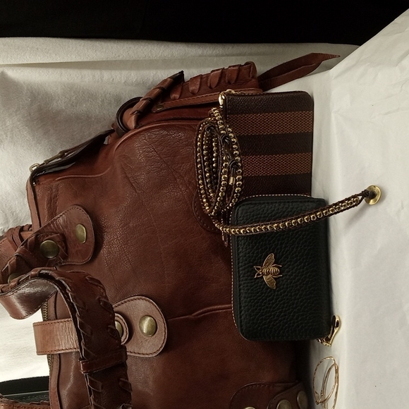 Black Bee Cardholder - Picture 9 of 9